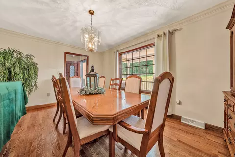 Dining - 419 Willowood Dr, Vinton, VA 24179 photo 2 of 2