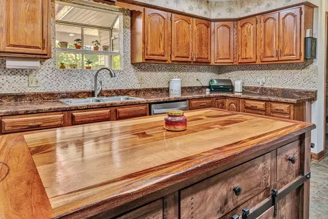 Kitchen - 419 Willowood Dr, Vinton, VA 24179 photo 6 of 6