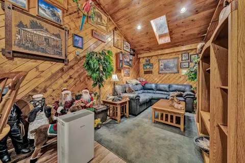 Living - 419 Willowood Dr, Vinton, VA 24179 photo 6 of 7