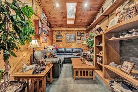 Living - 419 Willowood Dr, Vinton, VA 24179 photo 7 of 7