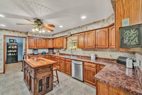Kitchen - 419 Willowood Dr, Vinton, VA 24179 photo 1 of 6