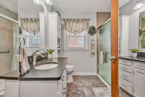 Bath - 313 E Madison Ave, Vinton, VA 24179 photo 1 of 2