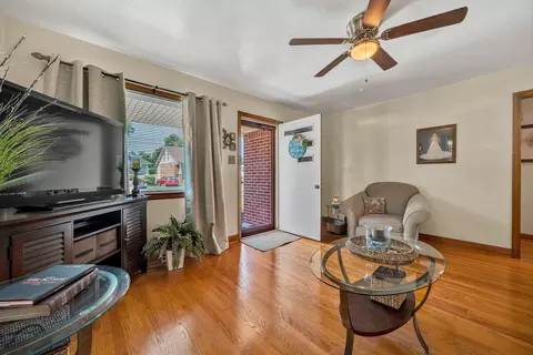 Entry Way - 313 E Madison Ave, Vinton, VA 24179 photo 1 of 2