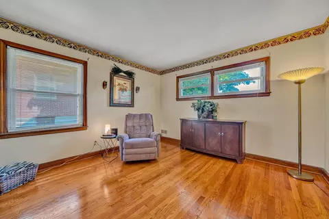 Living - 313 E Madison Ave, Vinton, VA 24179 photo 2 of 2