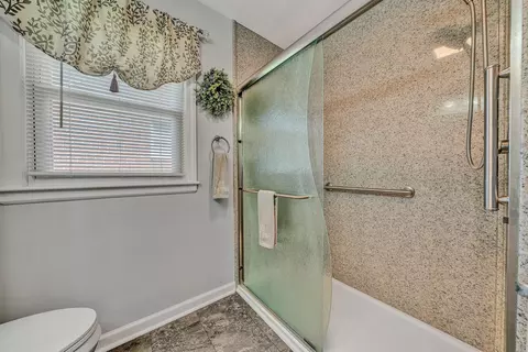 Bath - 313 E Madison Ave, Vinton, VA 24179 photo 2 of 2