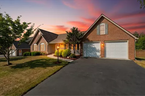 5112 Plantation Grove Ln, Roanoke, VA 24012