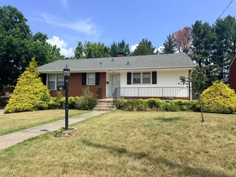929 Logan St, Salem, VA 24153