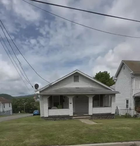 702 N Beverly Ave, Covington, VA 24426