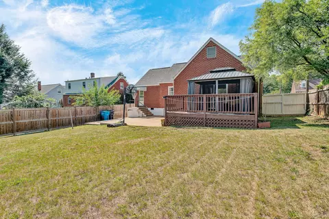 Exterior - 2425 Edinburgh Dr NW, Roanoke, VA 24012 photo 9 of 10