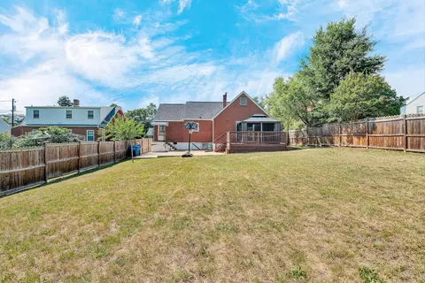 Exterior - 2425 Edinburgh Dr NW, Roanoke, VA 24012 photo 8 of 10