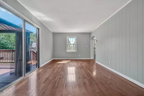 Living - 2425 Edinburgh Dr NW, Roanoke, VA 24012 photo 5 of 5