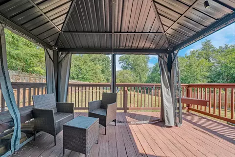 Exterior - 2425 Edinburgh Dr NW, Roanoke, VA 24012 photo 5 of 10