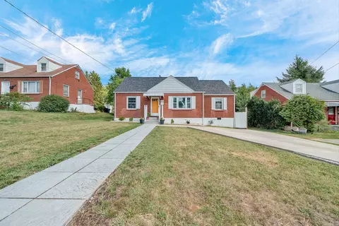 2425 Edinburgh Dr NW, Roanoke, VA 24012