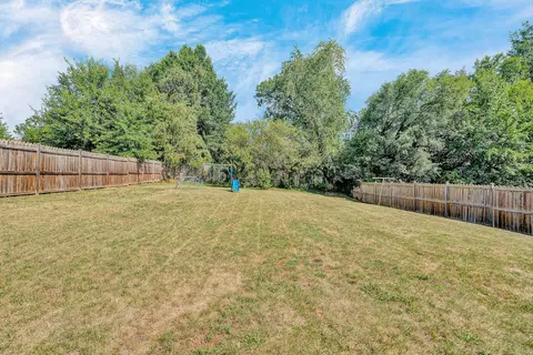 Exterior - 2425 Edinburgh Dr NW, Roanoke, VA 24012 photo 7 of 10