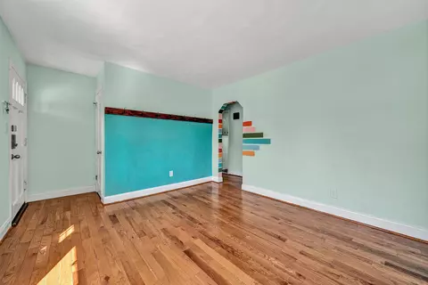 Living - 2425 Edinburgh Dr NW, Roanoke, VA 24012 photo 2 of 5