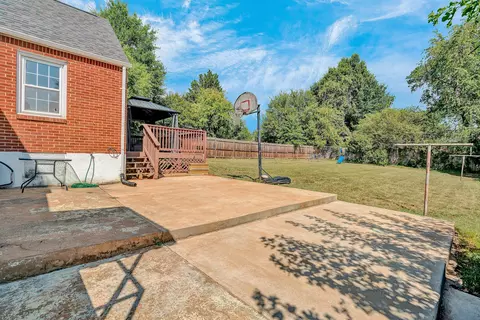 Exterior - 2425 Edinburgh Dr NW, Roanoke, VA 24012 photo 6 of 10