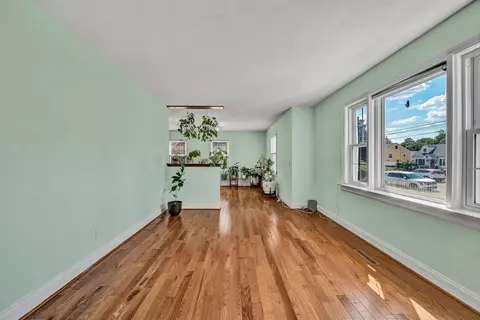Living - 2425 Edinburgh Dr NW, Roanoke, VA 24012 photo 3 of 5