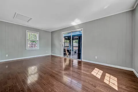 Living - 2425 Edinburgh Dr NW, Roanoke, VA 24012 photo 4 of 5