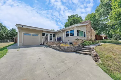 7015 Greenway Dr, Roanoke, VA 24019