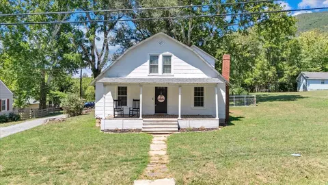 Exterior - 197 Bridge St N, Buchanan, VA 24066 photo 3 of 10