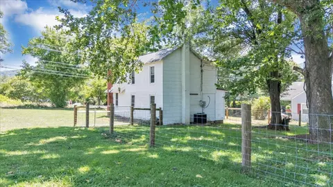 Exterior - 197 Bridge St N, Buchanan, VA 24066 photo 4 of 10