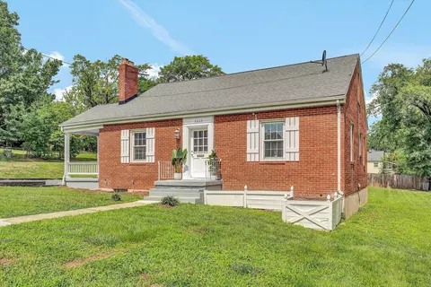 2604 Vancouver Dr NW, Roanoke, VA 24012