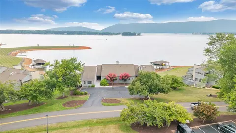 897 Ashmeade Rd, Moneta, VA 24121