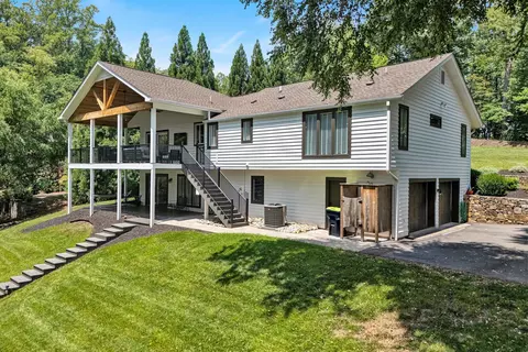 190 Upland Shores Dr, Penhook, VA 24137