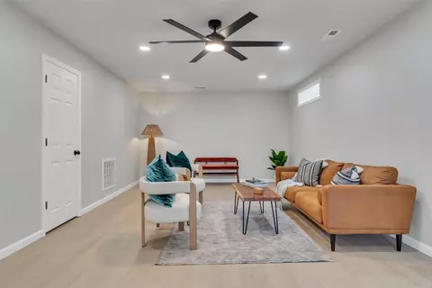 Living - 824 Commander Dr, Roanoke, VA 24012 photo 3 of 6