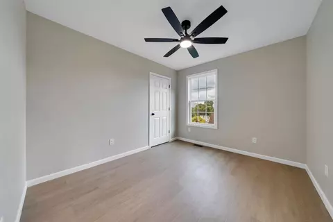 Bedroom - 824 Commander Dr, Roanoke, VA 24012 photo 3 of 4
