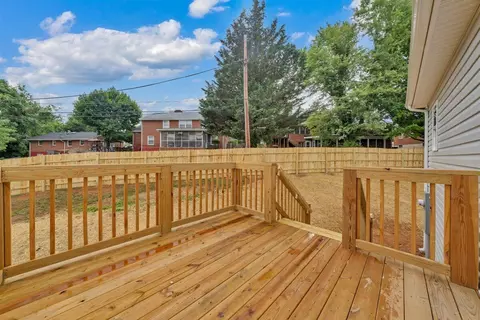 Exterior - 824 Commander Dr, Roanoke, VA 24012 photo 5 of 12