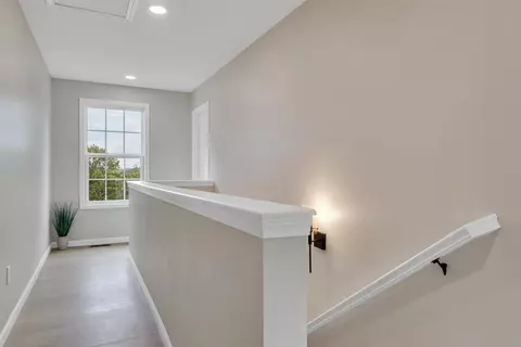 Entry Way - 824 Commander Dr, Roanoke, VA 24012 photo 7 of 8