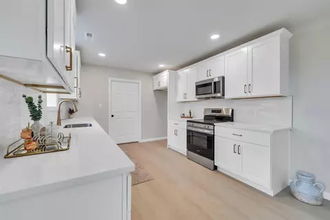 Kitchen - 824 Commander Dr, Roanoke, VA 24012 photo 1 of 1