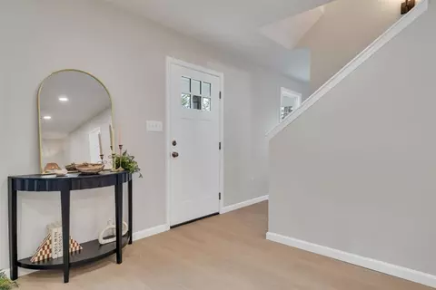 Entry Way - 824 Commander Dr, Roanoke, VA 24012 photo 2 of 8