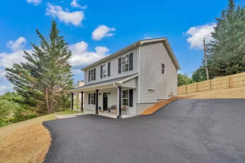 Exterior - 824 Commander Dr, Roanoke, VA 24012 photo 11 of 12