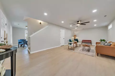 Living - 824 Commander Dr, Roanoke, VA 24012 photo 2 of 6