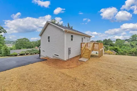Exterior - 824 Commander Dr, Roanoke, VA 24012 photo 9 of 12