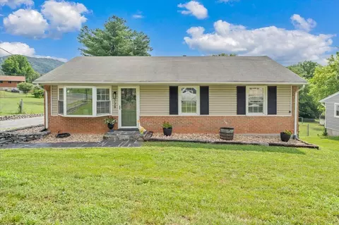 729 Kenyon Rd, Vinton, VA 24179