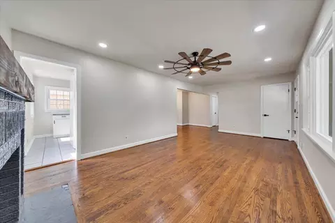 Living - 3308 Frontier Rd NW, Roanoke, VA 24012 photo 4 of 7
