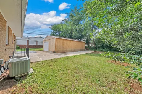 Exterior - 3308 Frontier Rd NW, Roanoke, VA 24012 photo 5 of 7