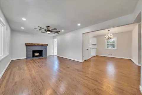 Living - 3308 Frontier Rd NW, Roanoke, VA 24012 photo 1 of 7