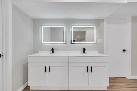Bath - 3308 Frontier Rd NW, Roanoke, VA 24012 photo 4 of 5