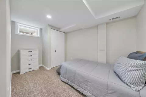 Bedroom - 3308 Frontier Rd NW, Roanoke, VA 24012 photo 4 of 5