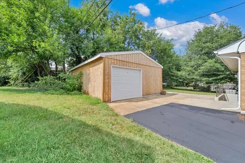 Exterior - 3308 Frontier Rd NW, Roanoke, VA 24012 photo 3 of 7