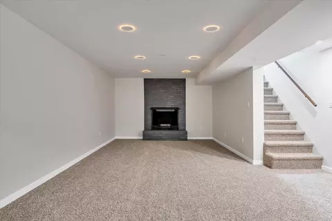 Living - 3308 Frontier Rd NW, Roanoke, VA 24012 photo 6 of 7
