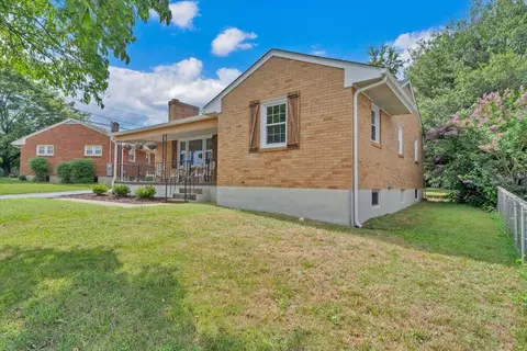 Exterior - 3308 Frontier Rd NW, Roanoke, VA 24012 photo 6 of 7