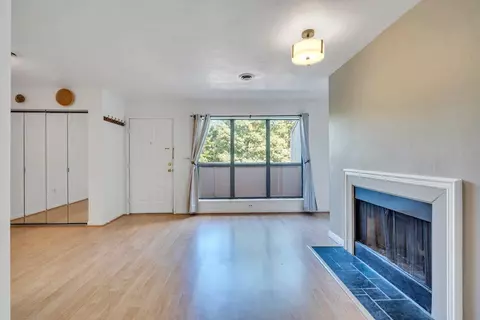 Living - 7121 Pine Ct, Roanoke, VA 24018 photo 4 of 4