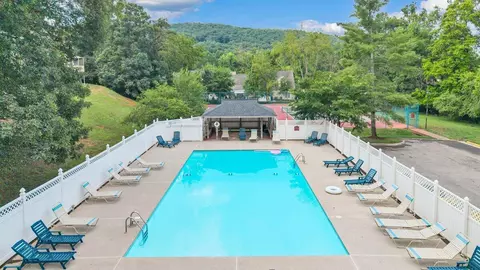 Exterior - 7121 Pine Ct, Roanoke, VA 24018 photo 4 of 7