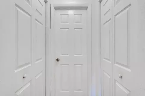 Entry Way - 7121 Pine Ct, Roanoke, VA 24018 photo 2 of 2