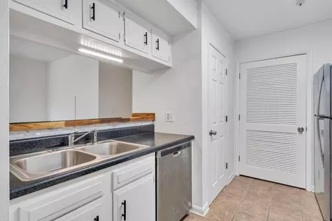Kitchen - 7121 Pine Ct, Roanoke, VA 24018 photo 2 of 4